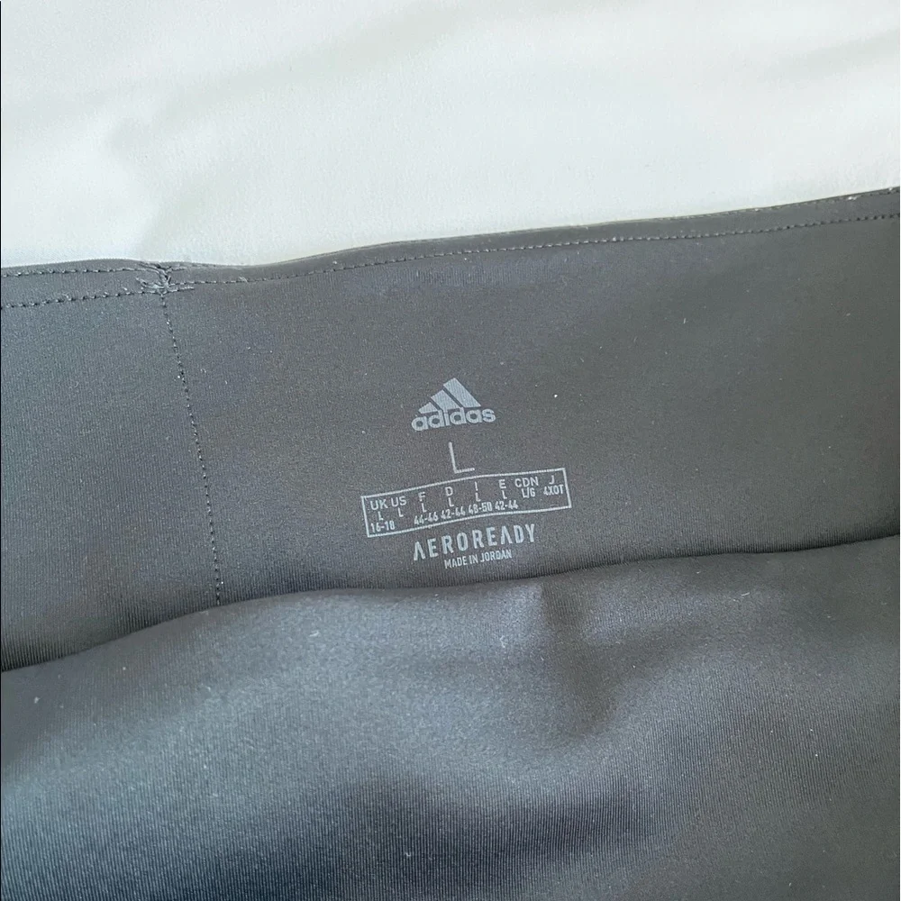 Woman’s Adidas workout leggings - Picture 4 of 5